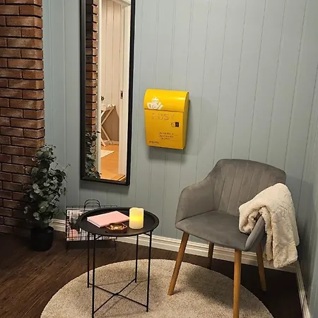 The Yellow Mailbox Lägenhet
